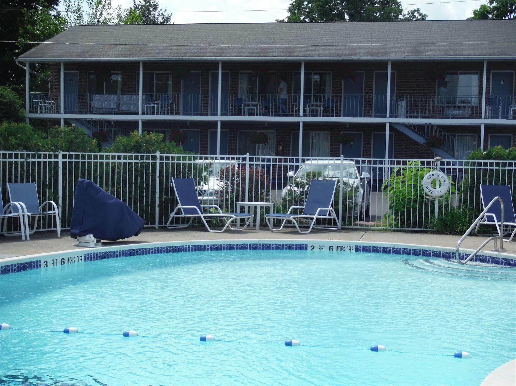 The Springs Motel Saratoga Springs Exterior photo